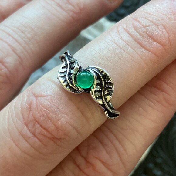 Green Onyx Leafy Crystal Stone Jewelry Ring - Picture 6 of 7